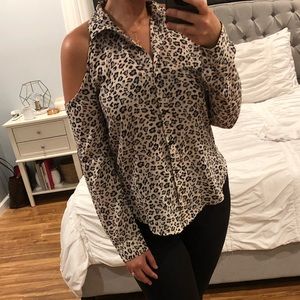 Cut out shoulder leopard top